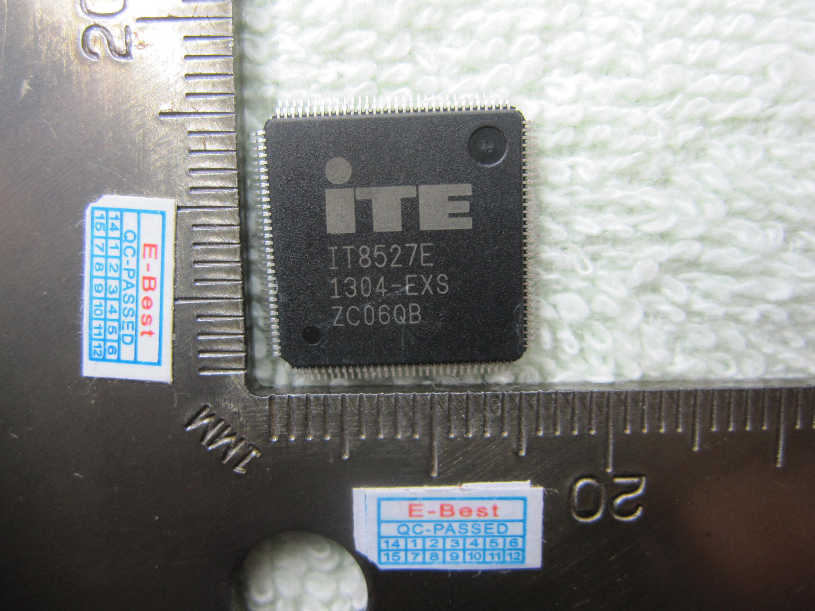 ITE IT8527E-EXS